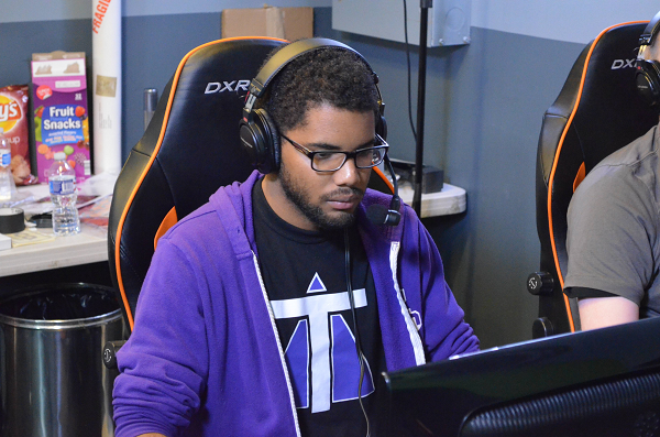 File:Tagg at Tip of the Hats 2015.png