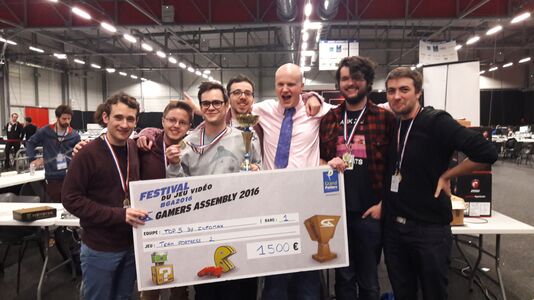 top5rocket at Gamers Assembly 2016. From left to right: ilosu (GA admin), Medico, Enjoyed, Ombrack, Néo, Admirable, Opti, Blitzo.