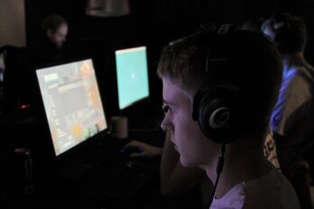 AMS competing with Publiclir at DreamHack Winter 2015.