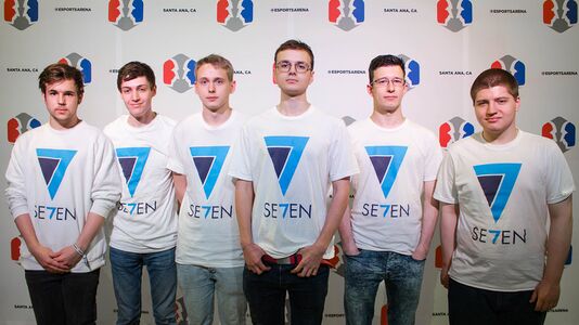 Se7en at Esports Arena Rewind 2017. From left to right: Thalash, Starkie, AMS, alle, Drackk, Raymon