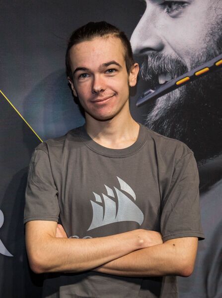 File:Tek at DreamHack Winter 2015.jpg