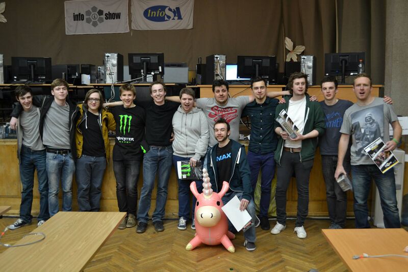 File:InfoShow group photo.jpg