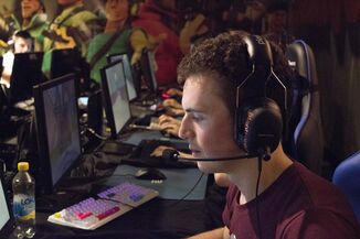 Mike competing with Full Tilt at DreamHack Summer 2016.