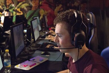 Mike competing with Full Tilt at DreamHack Summer 2016.