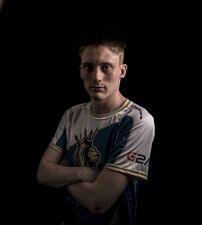 ondkaja posing with Crowns eSports Club's jersey.