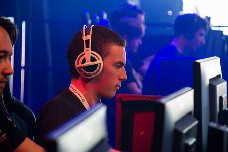 Mike competing with Epsilon eSports at i52.