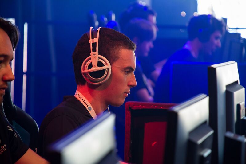 File:Mike at Insomnia52.jpg