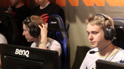 AMS competing with Crowns eSports Club at DreamHack Summer 2016.