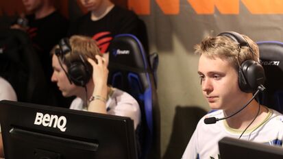 AMS competing with Crowns eSports Club at DreamHack Summer 2016.