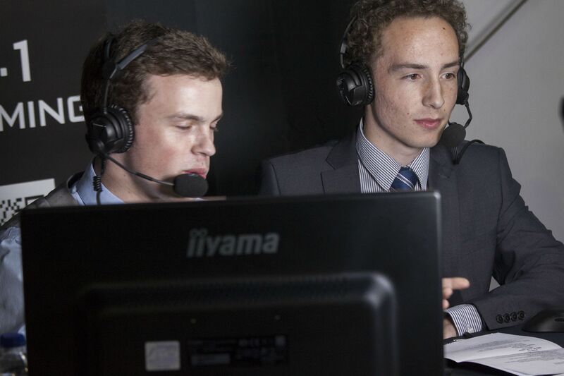 File:Gecks and Sideshow Casting at Insomnia55.jpeg